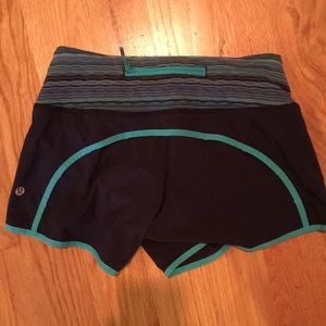 Navy blue speed up Lululemon shorts 💙